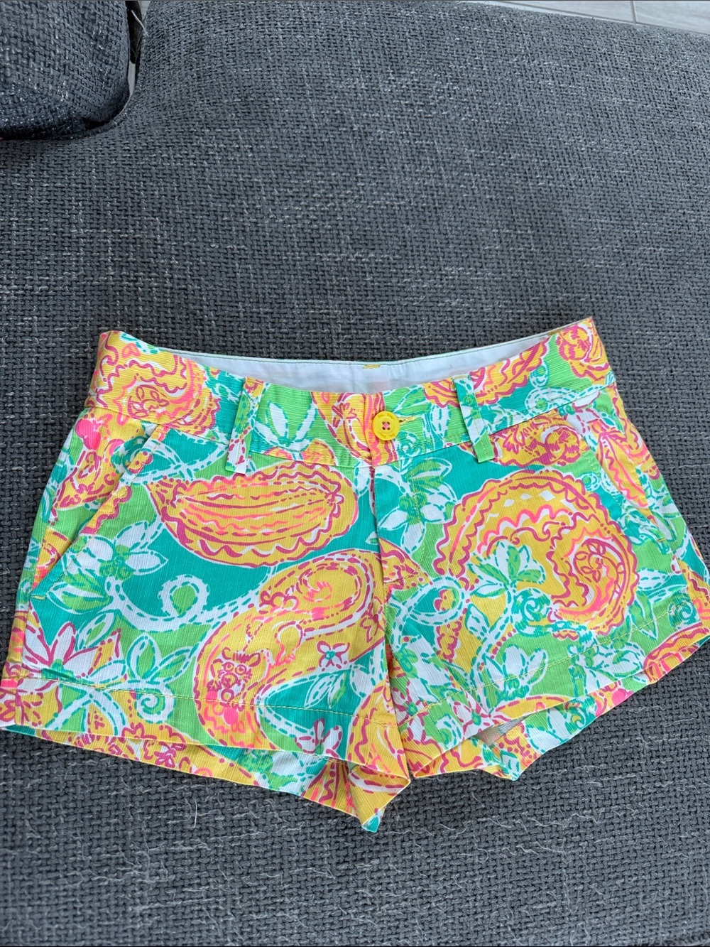 Lilly Pulitzer Tropical Paisley & Floral Cotton Walsh Shorts size 00 3” Inseam
